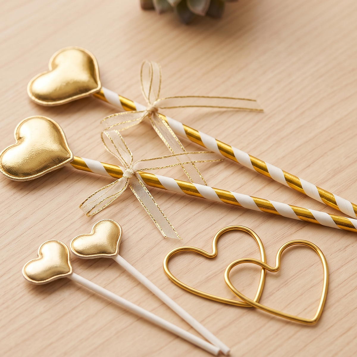 Italo Golden Heart Decorative Topper