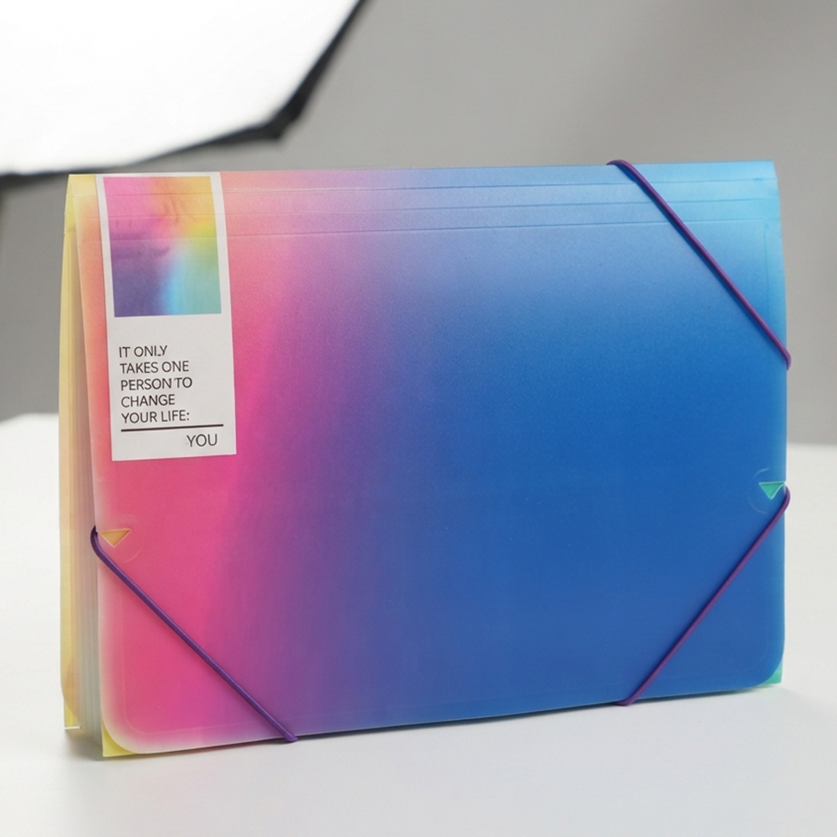 Gradient Expanding File Folder