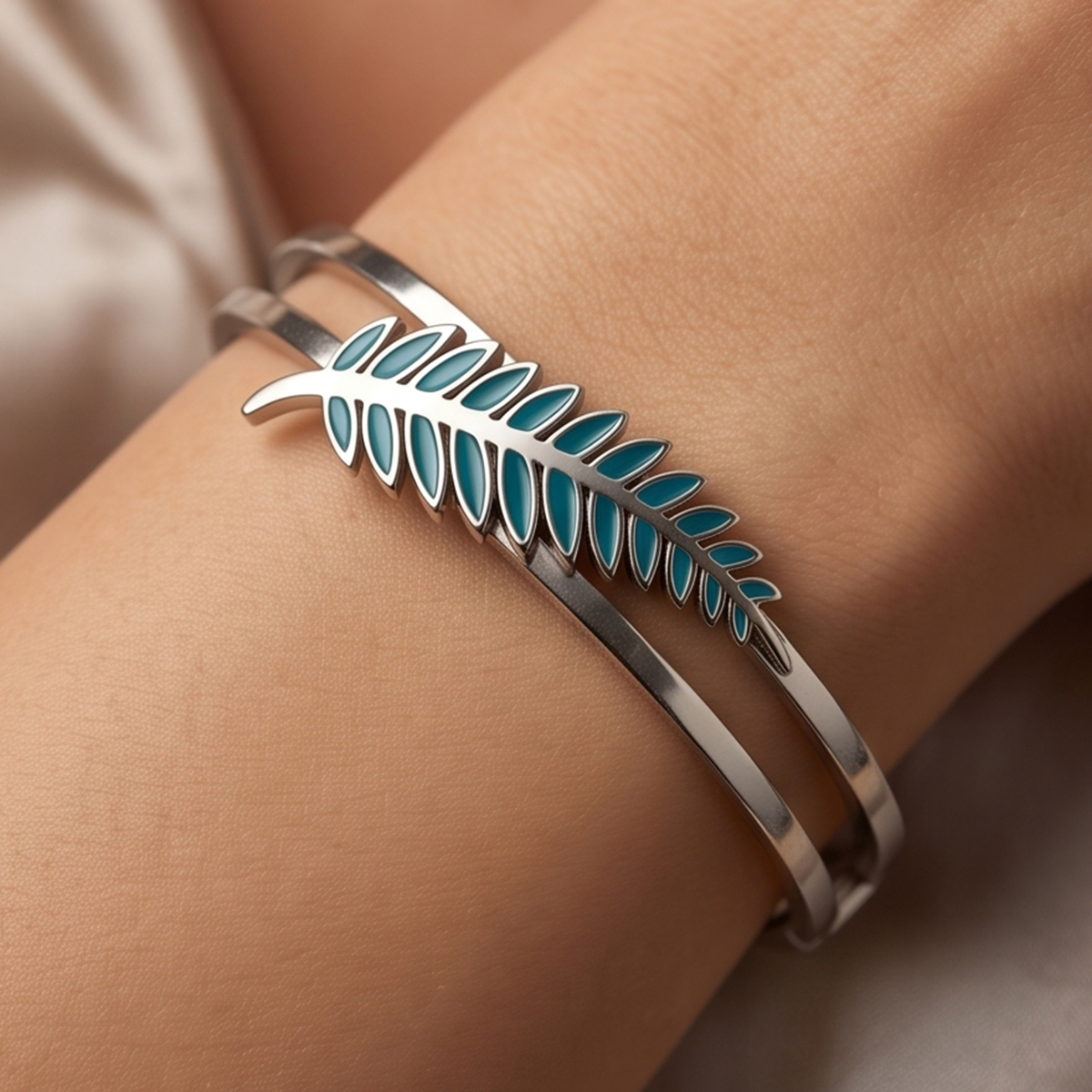 Ladies Bangle Silver Leaf