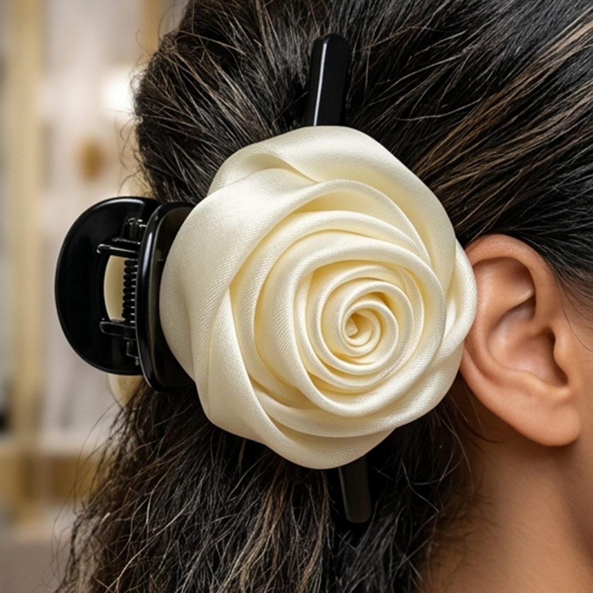 Ladies Hair Clip White | السيدات | إكسسوارات النساء Ladies Hair Clip White | السيدات | إكسسوارات النساء
