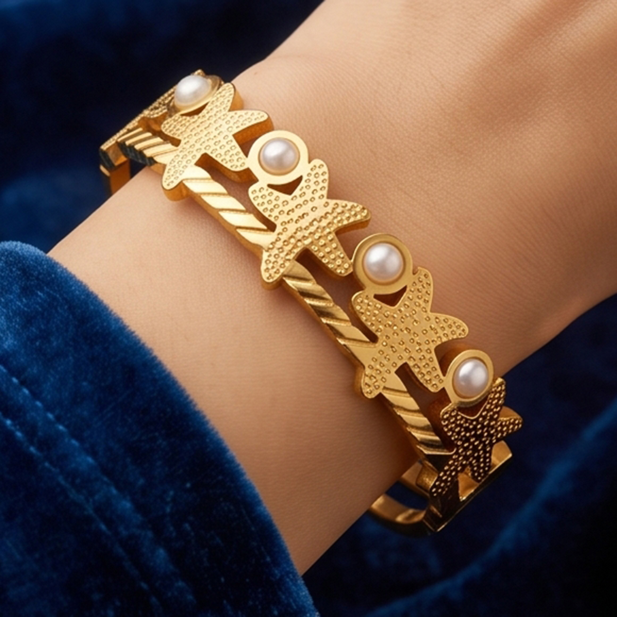 Ladies Bangle Golden Starfish