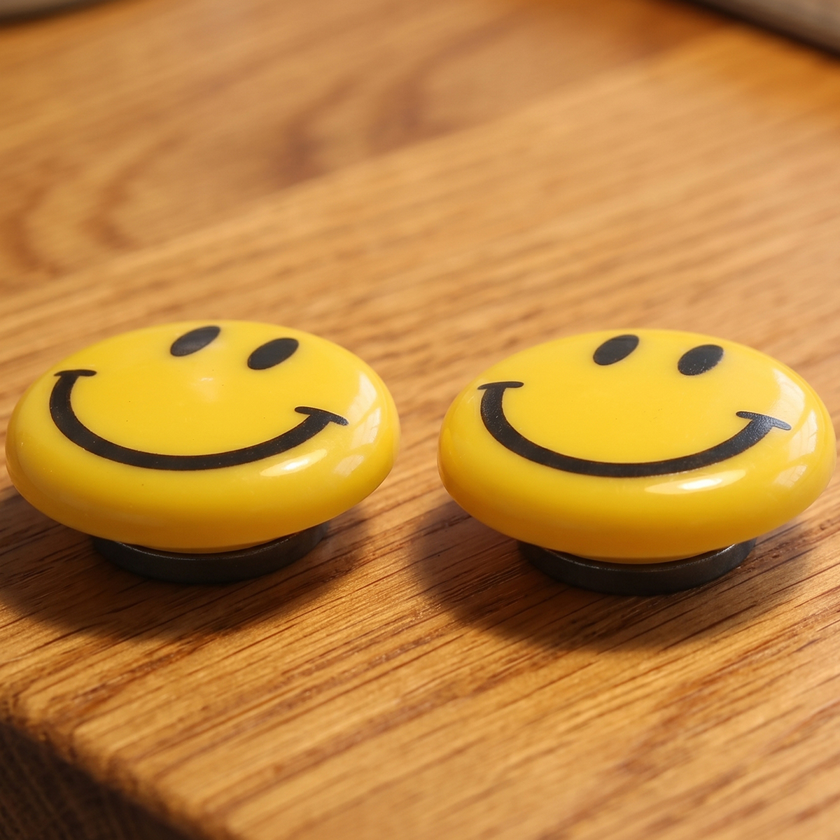Emoji Smiley Magnetic Button 2 Pieces