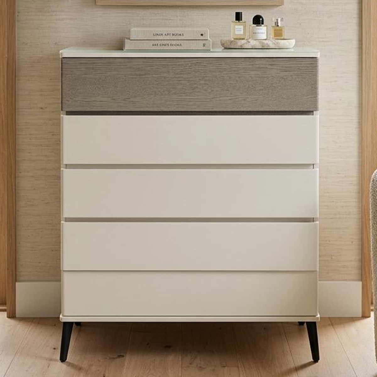 Modern Chest Drawer With 5 Doors