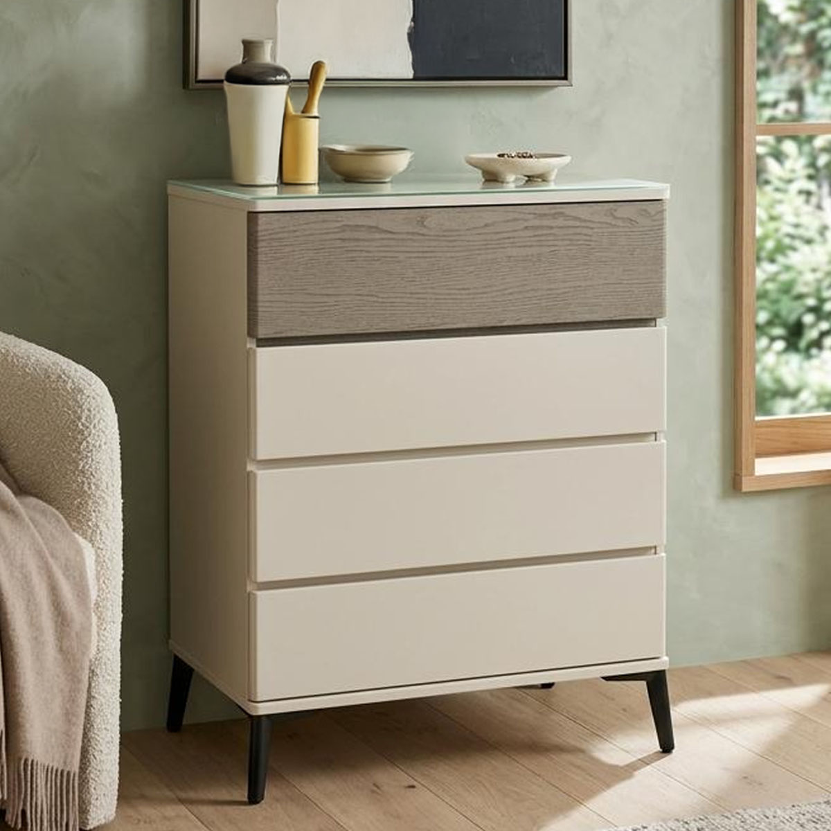 Modern Chest Drawer With 4 Doors