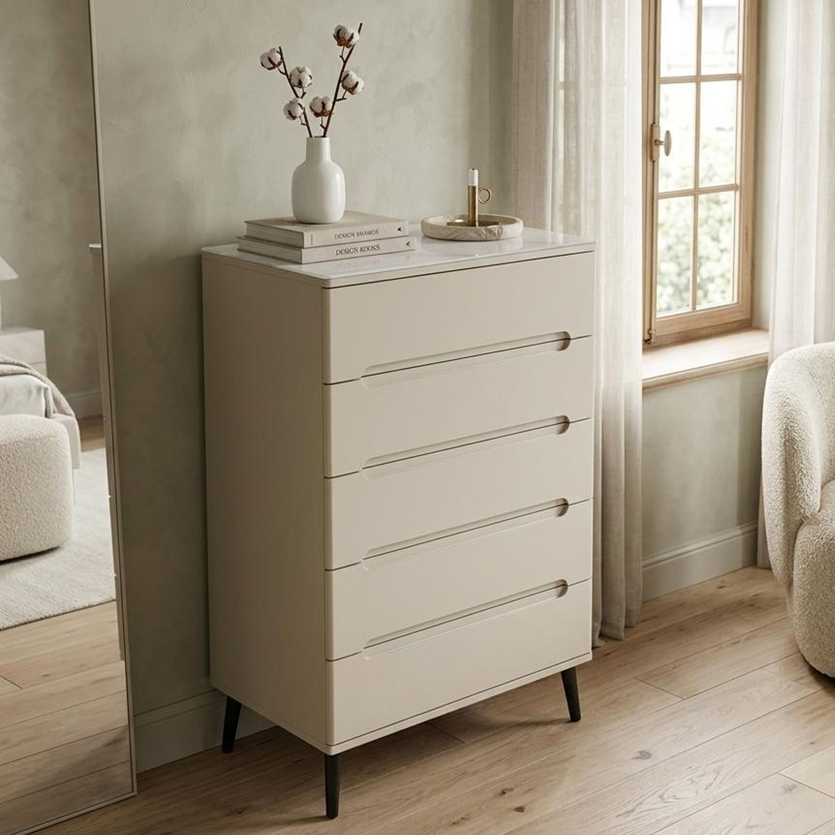 Modern Chest Drawer With 5 Doors