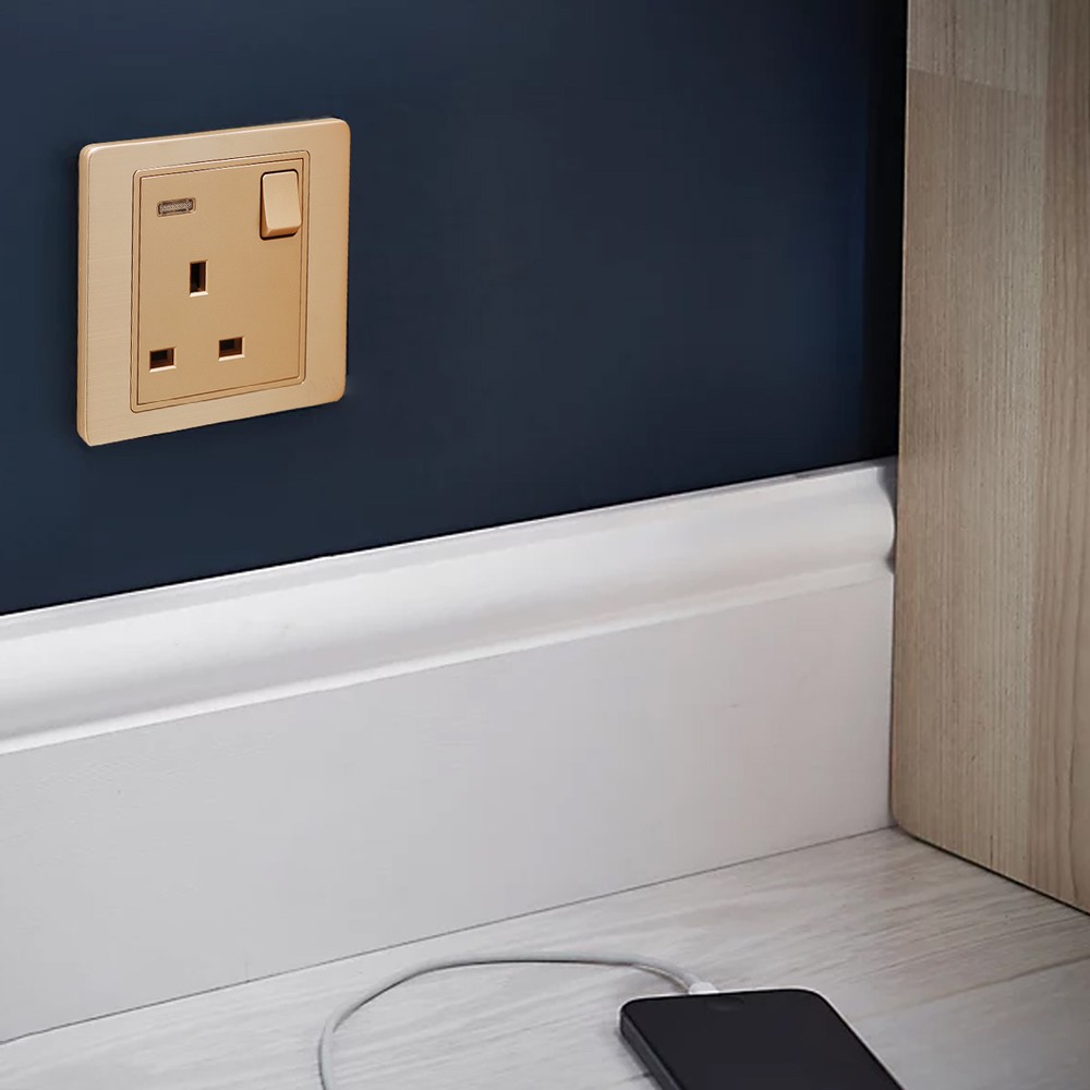 13 A Switched Plug Socket