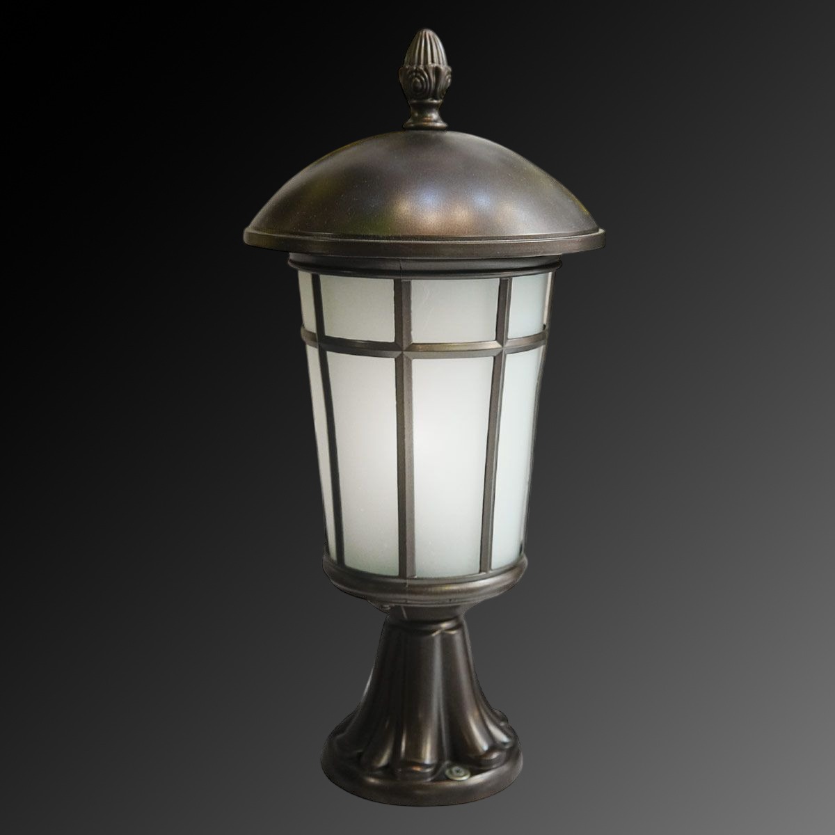 Classic Garden Stand Light