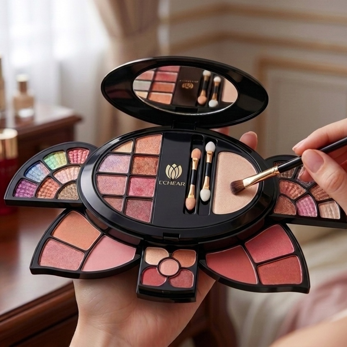 L'Chear Oval Modern Cool Makeup Kit